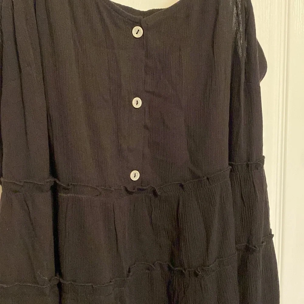 NWT- BLK RUFFLE TOP - Picture 2 of 8